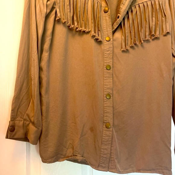 Cute Light brown DO&BE shirt in small with fringe - Picture 5 of 12